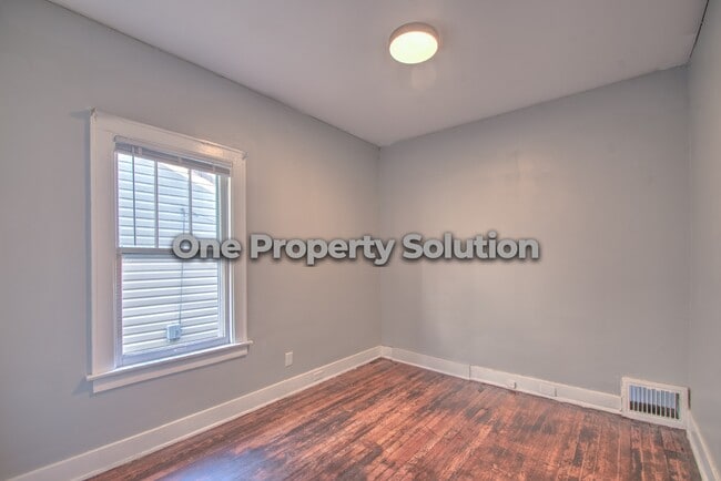 Building Photo - 407 Kenwood St