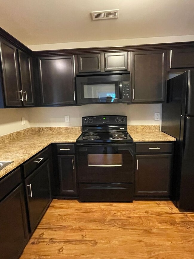 Building Photo - 8605 Peckham Ln