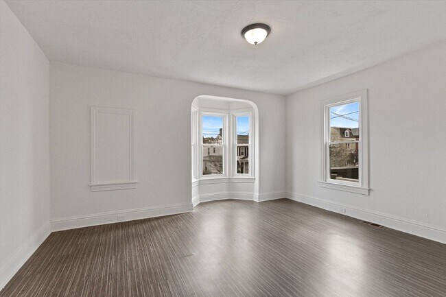 Building Photo - 1020 N George St