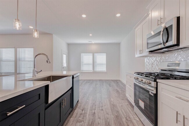 Building Photo - 1038 Elsinore Dr