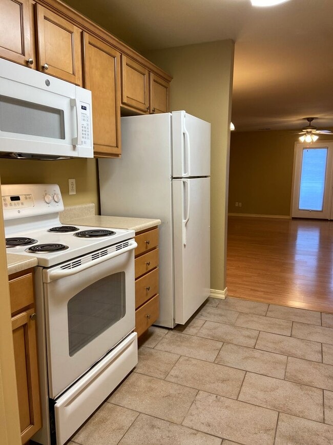 Building Photo - Condominium in Sycamore Ridge