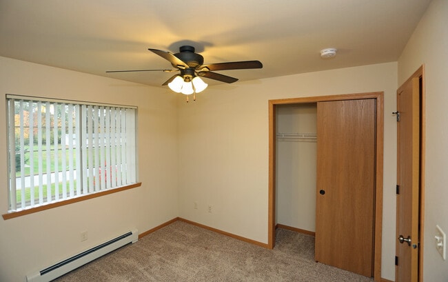 Building Photo - Countryside Estates