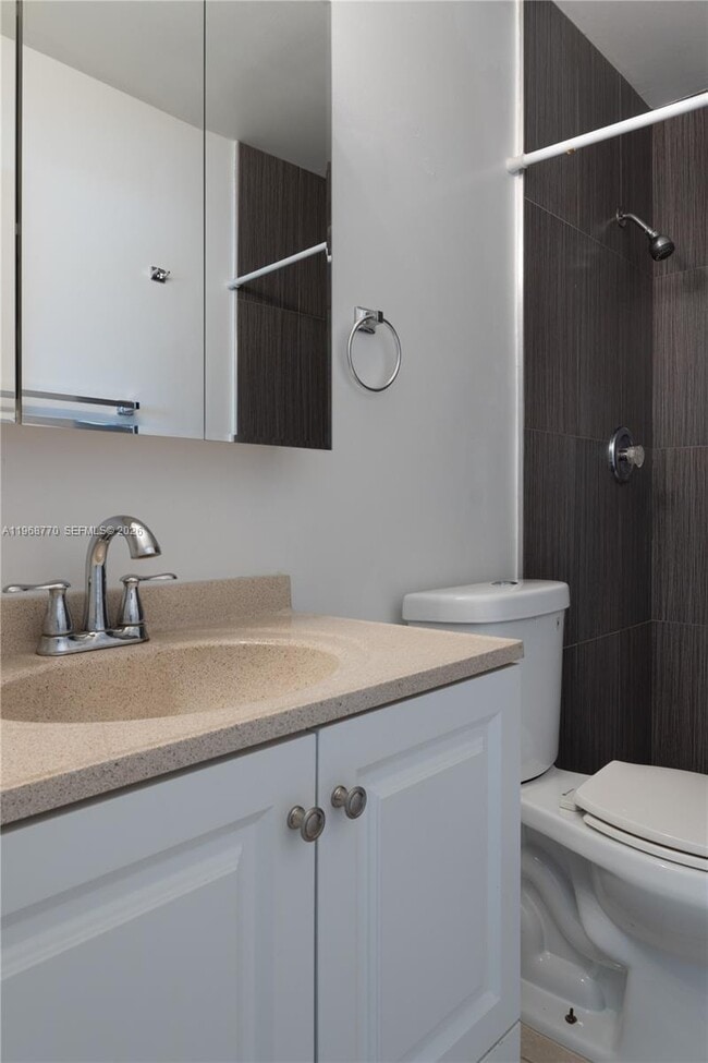 Building Photo - 1290 NE 119th St