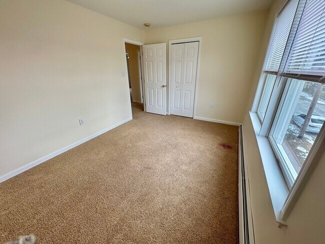 Building Photo - 7 J St