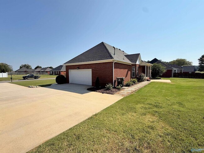 Building Photo - 17916 Remington Dr