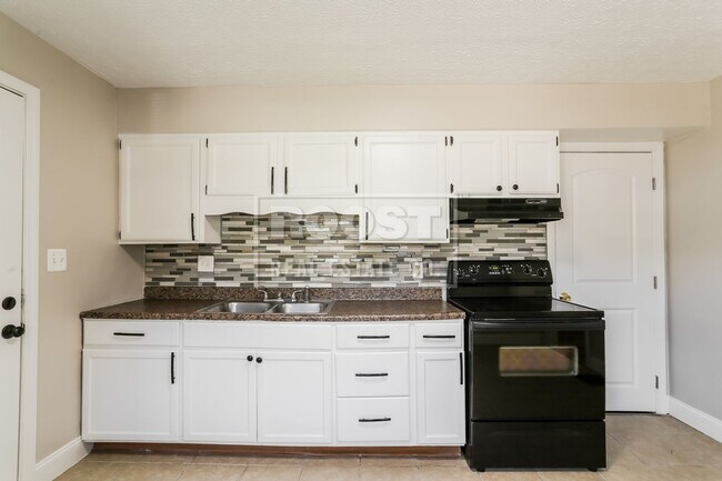 Building Photo - Great Three Bedroom and One Bath Single Family Home