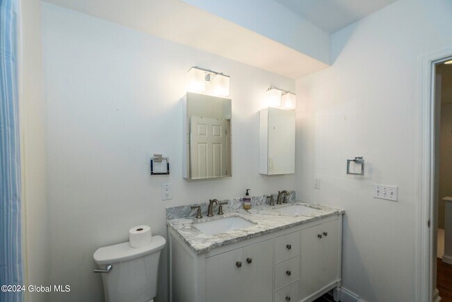 Building Photo - 41 Walton St