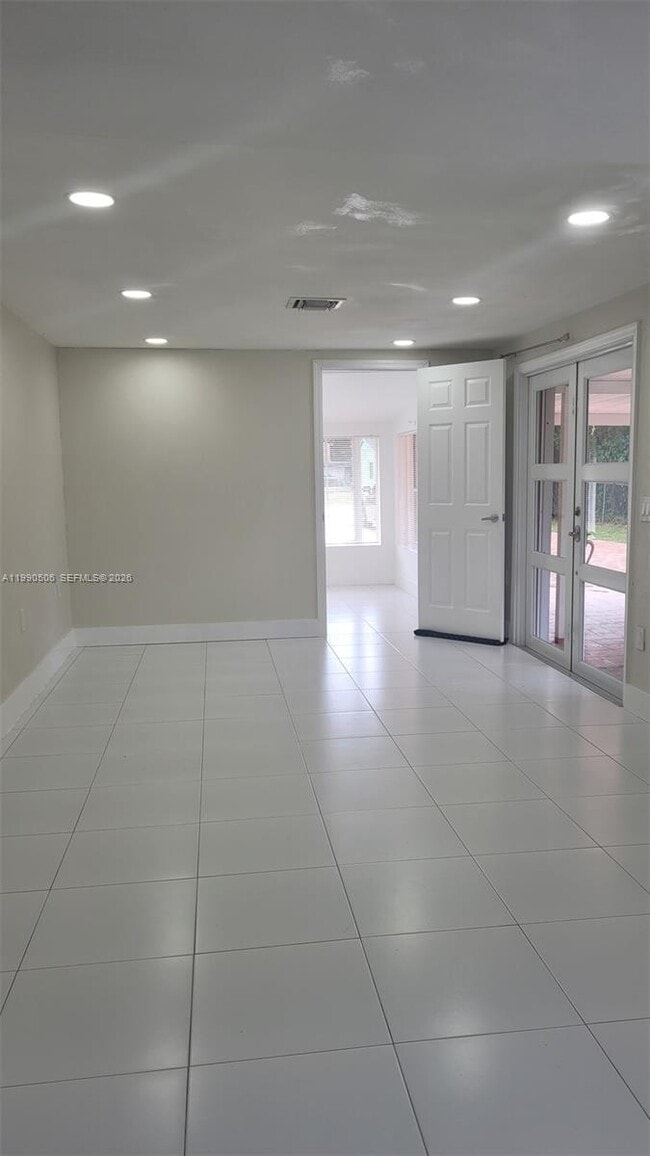 Building Photo - 2855 Funston St