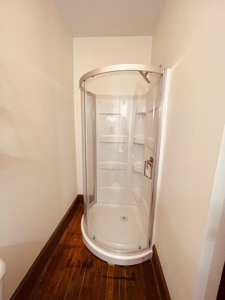 Building Photo - 58 Dickenson St