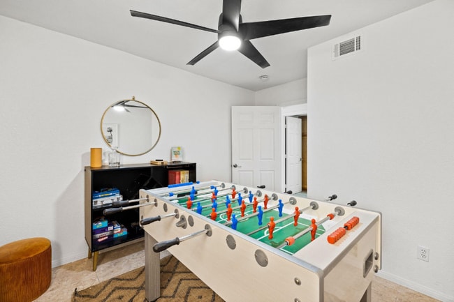 Building Photo - 47765 Tulip Pl