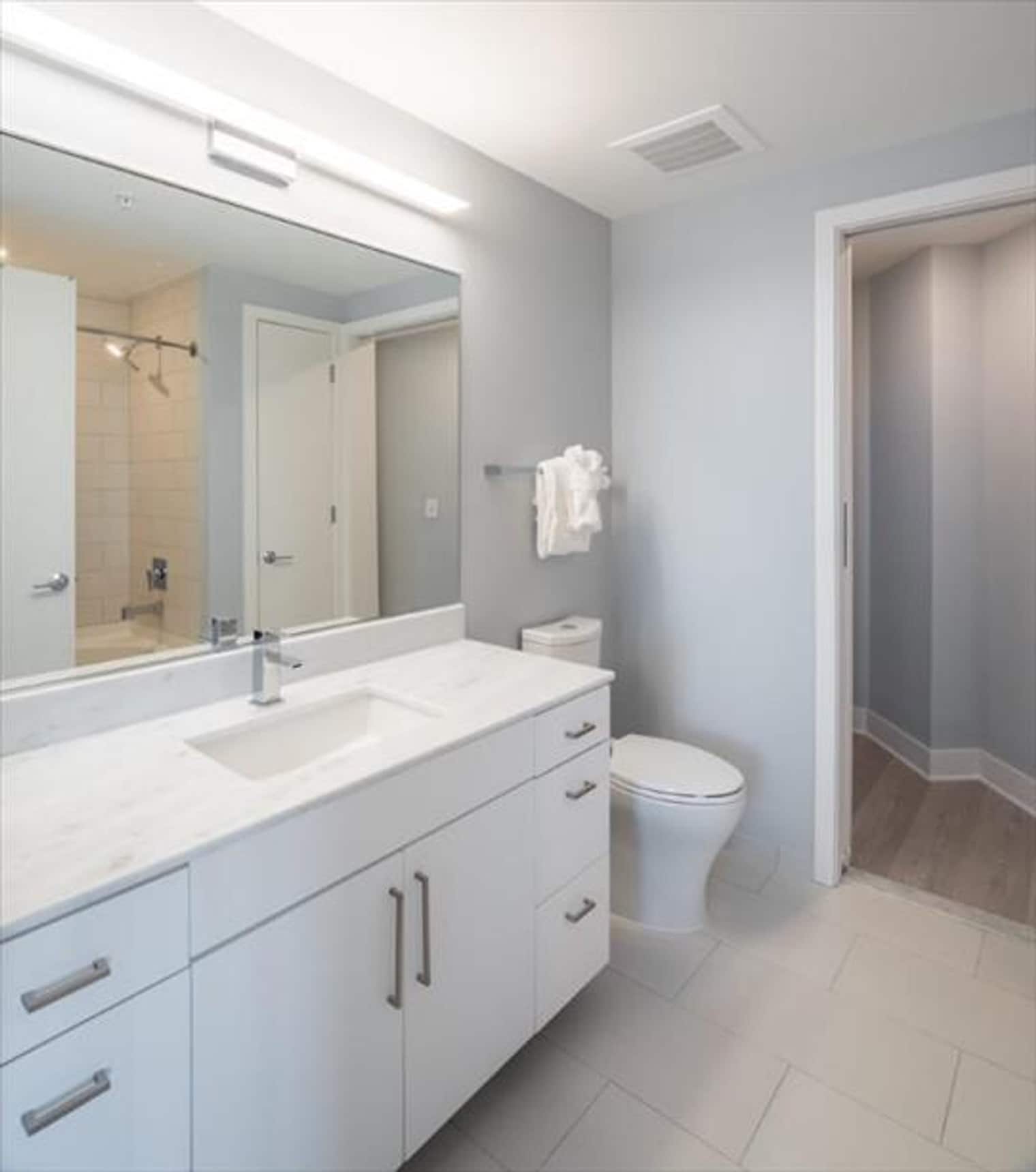 Building Photo - 4836 Rugby Ave