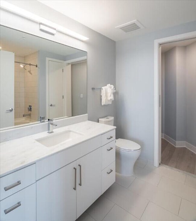 Building Photo - 4836 Rugby Ave