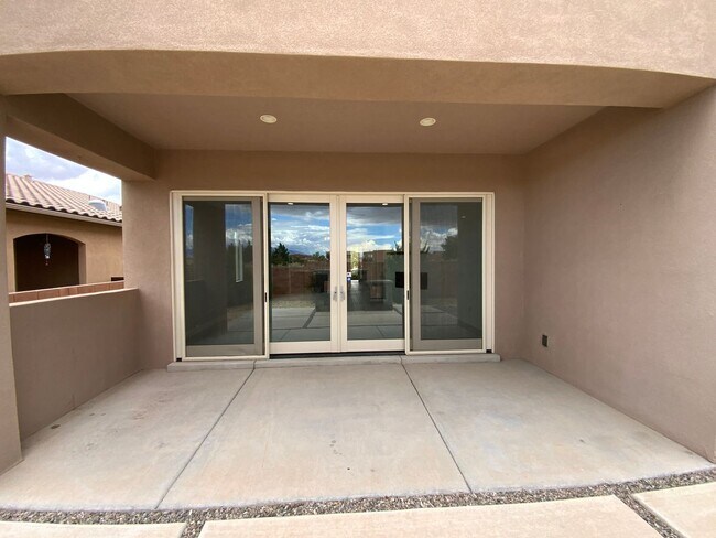Building Photo - 3 Bedroom & An Office Luxury Home Availabl...