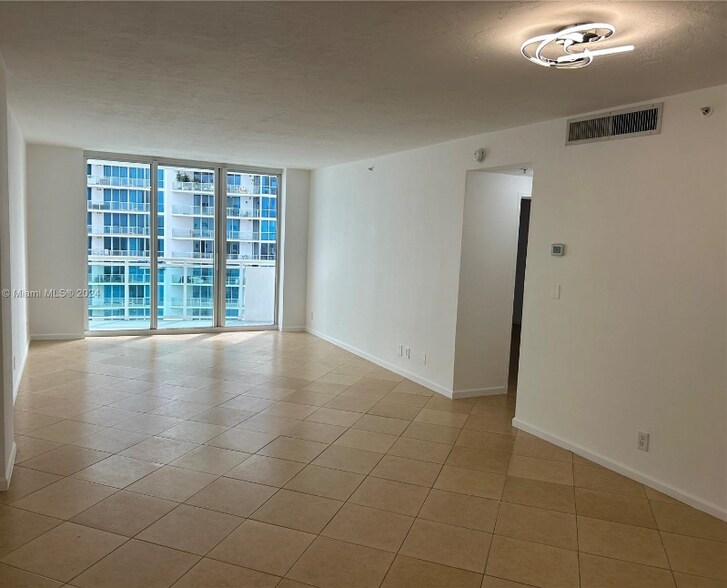 Primary Photo - 3001 S Ocean Dr