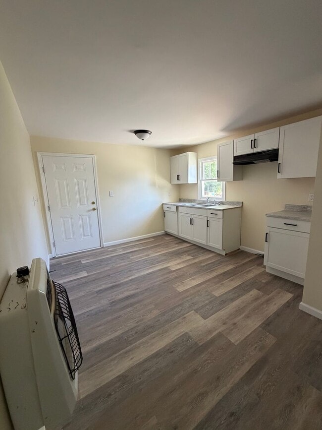 Building Photo - Single Family Home - Now available!
