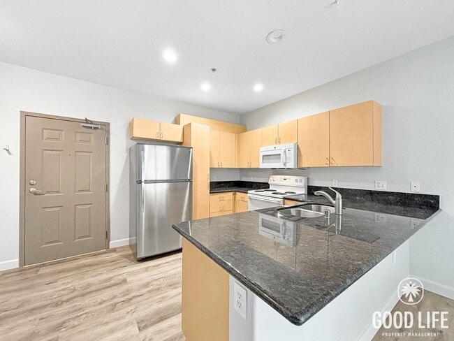 Building Photo - Stylish 1BD/1BA Condo in Cortez Hill with Balcony, In-Unit W/D & Pool Views