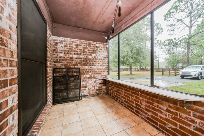 Building Photo - 14151 Grover Rd