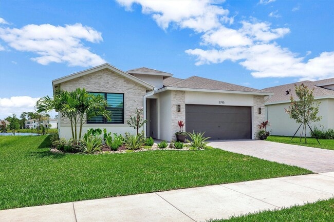 Building Photo - 5795 SE Sky Blue Cir