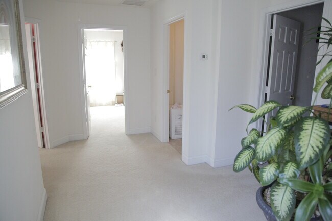 Building Photo - 12331 Cumberland Cove Dr
