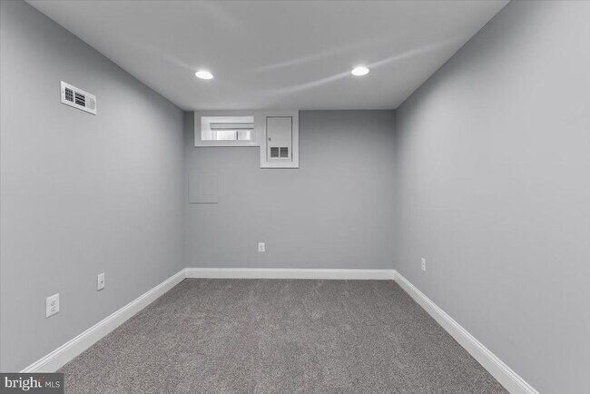 Building Photo - 616 Hyson St