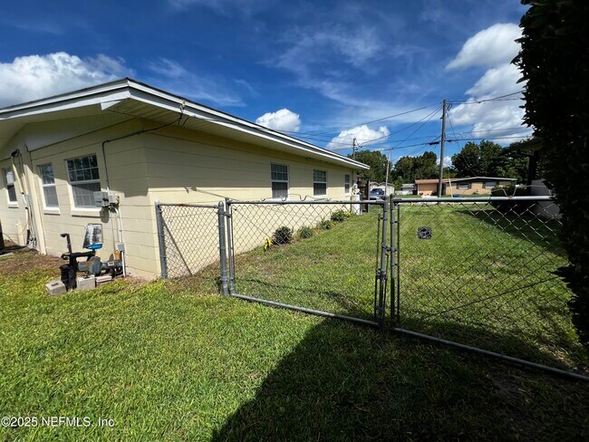 Building Photo - 11505 Inez Dr