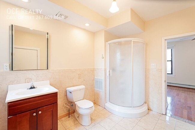 Building Photo - 1532 Christian St