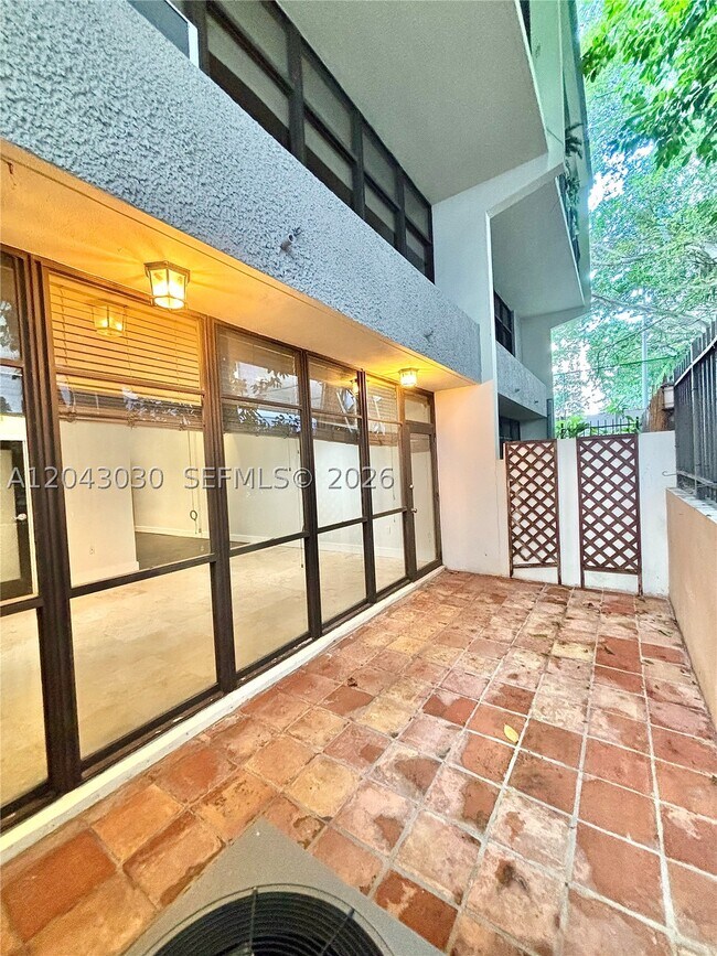 Building Photo - 2666 Tigertail Ave
