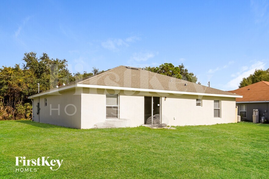 Building Photo - 2637 Lacroix Ave