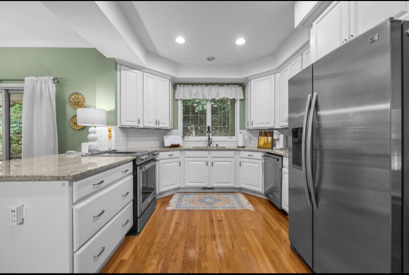 Building Photo - 42 Surrey Run