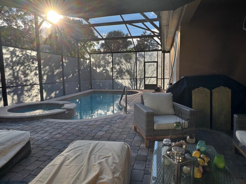 Building Photo - 11745 Via Lucerna Cir