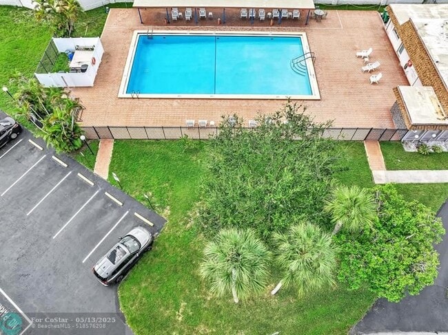 Building Photo - 7102 NW 93rd Ave