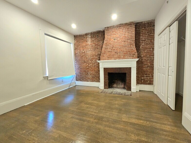 Building Photo - 1402 Beacon St