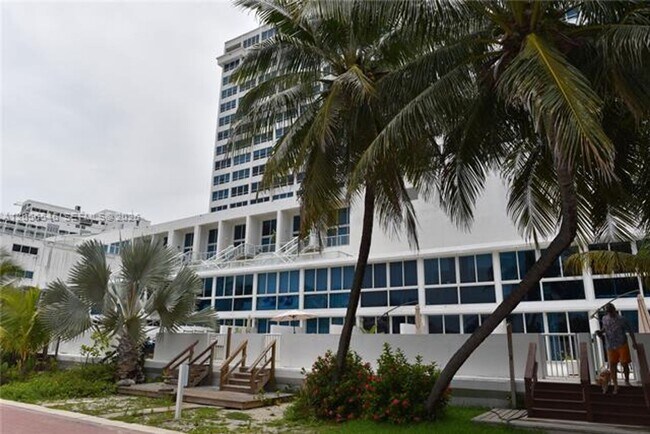 Building Photo - 5555 Collins Ave