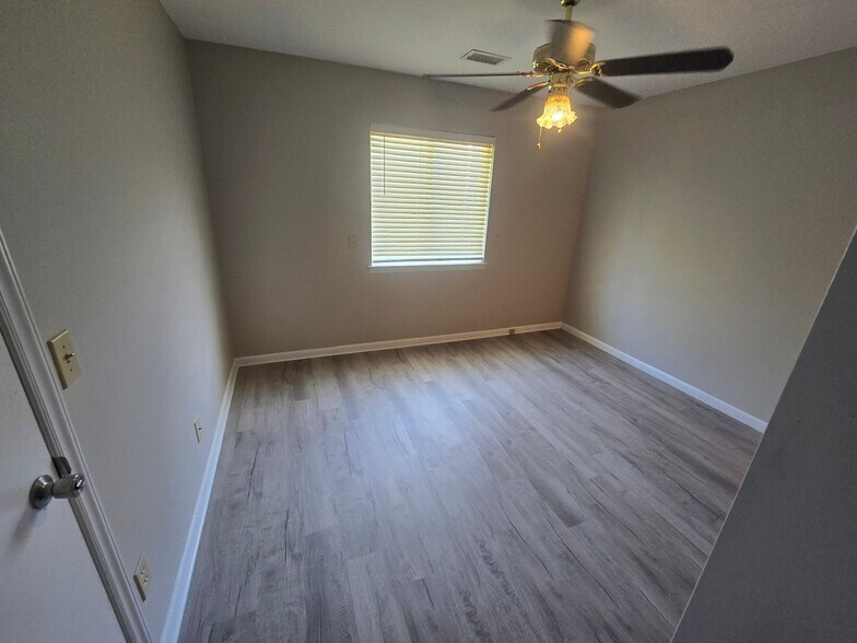 Building Photo - 1652 Eagles Pl