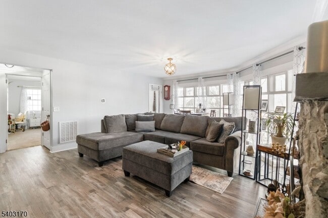 Building Photo - 49 Cliffside Trail