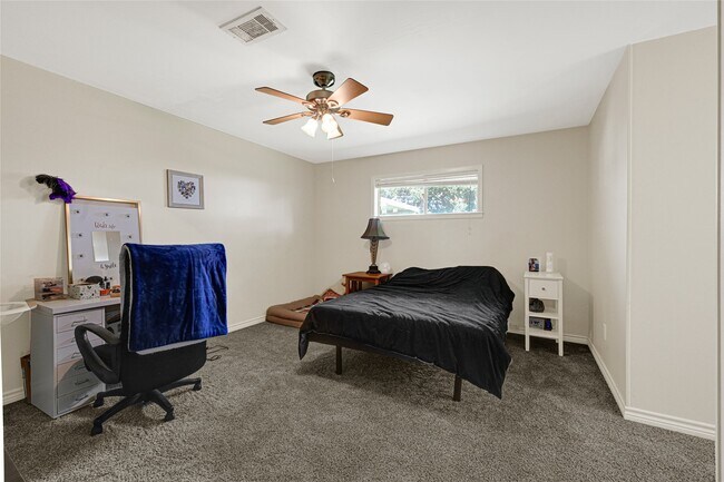 Building Photo - 1109 Frances Dr