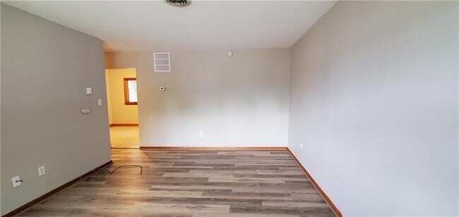 Building Photo - 419 Canyon Dr