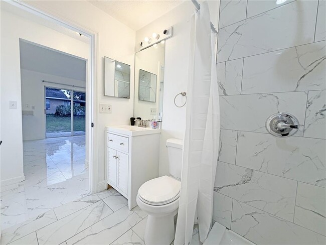 Building Photo - 1820 Hallcrest Dr