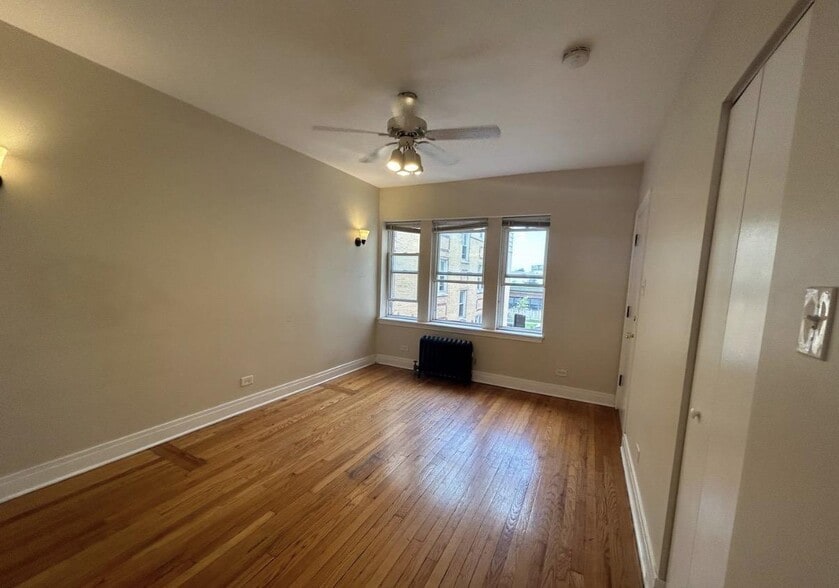 Building Photo - 4411 N Kenneth Ave