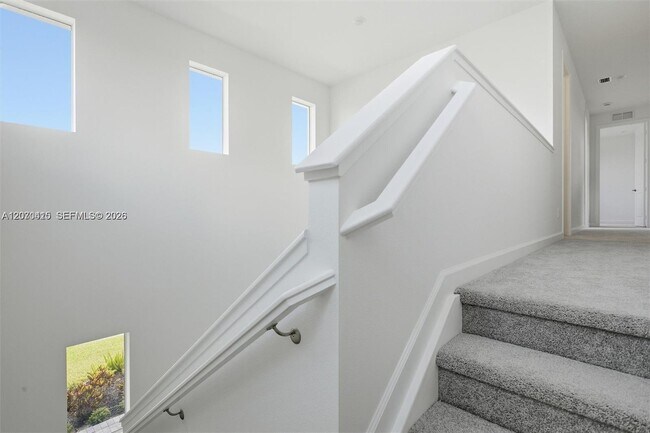 Building Photo - 1548 Stockbridge St