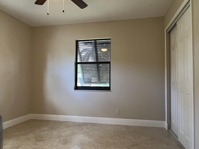 Building Photo - 2545 Conroy Dr