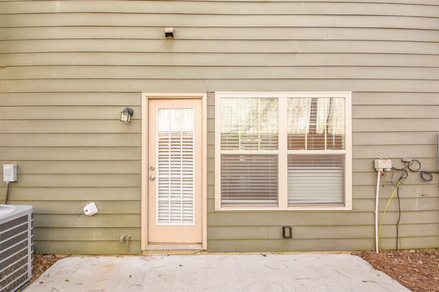 Building Photo - 121 Townview Dr