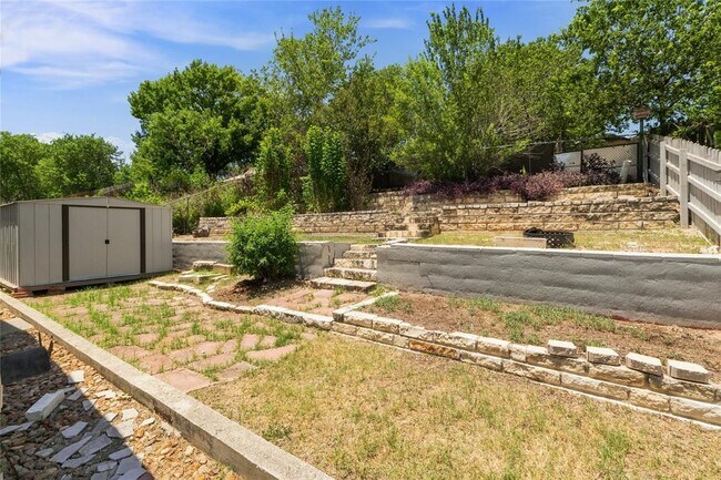 Building Photo - 7000 Shannon Dr