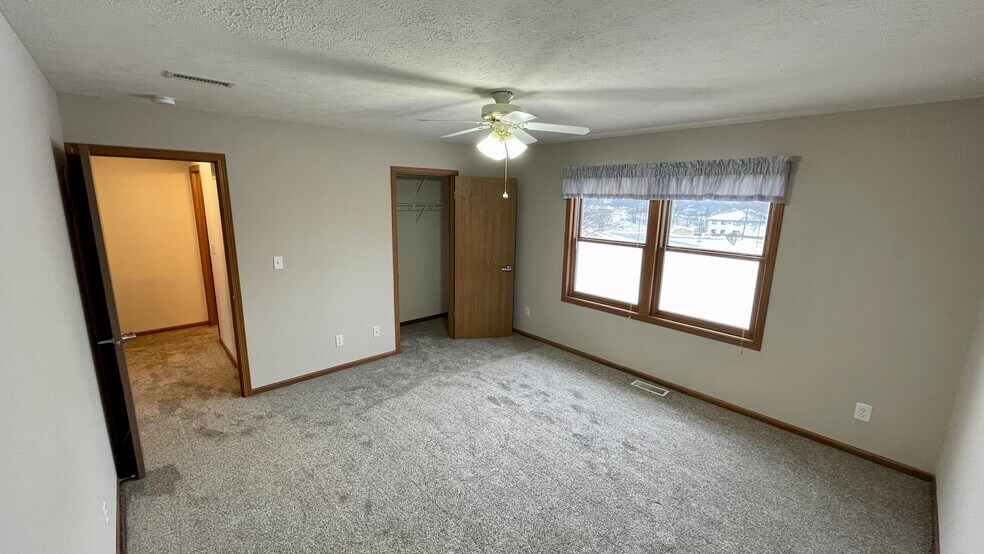 Building Photo - 1002 Jay St