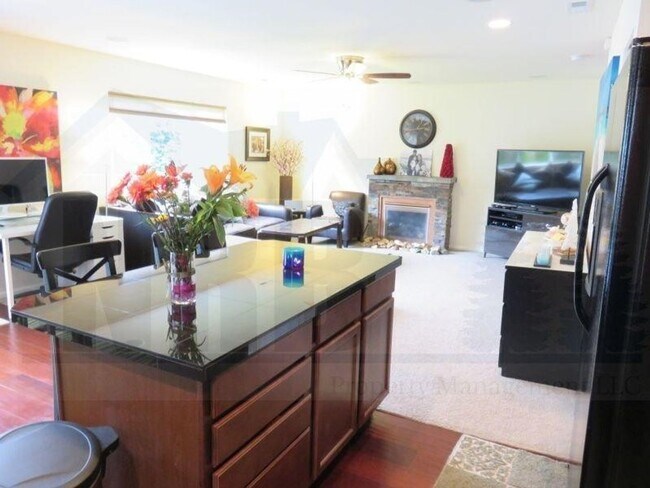 Building Photo - Beautiful 4 Bedroom Home located in a Gate...