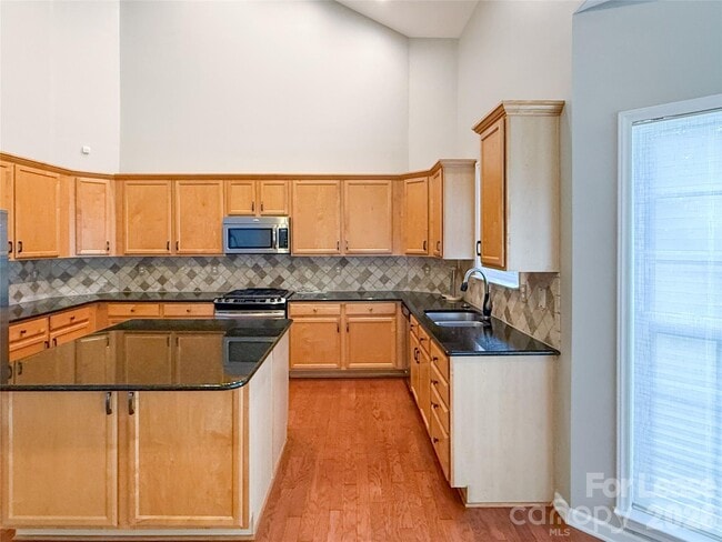 Building Photo - 8811 Singleton Ct