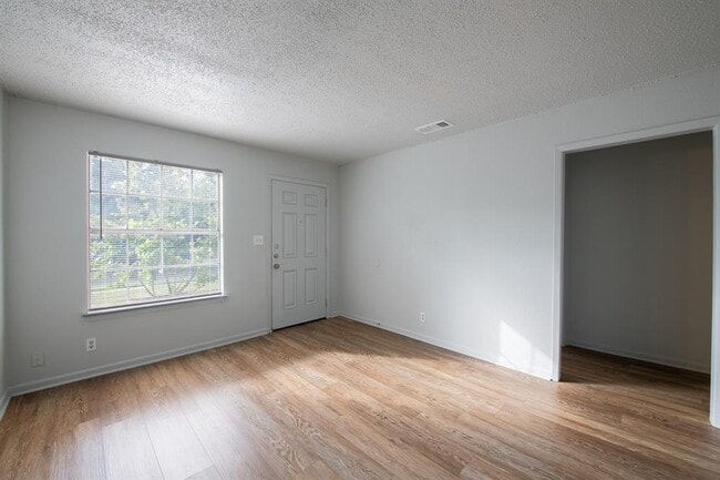 Building Photo - 5900 Glen Meadow Dr
