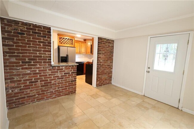 Building Photo - 1540 Alverado Way