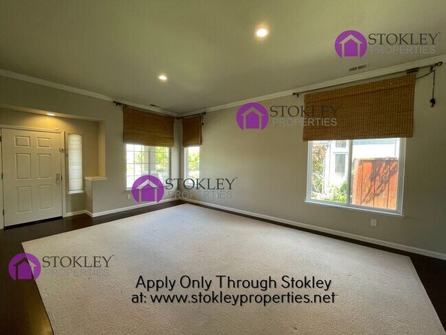 Building Photo - 208 Stetson Dr
