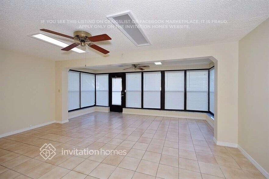 Building Photo - 1601 Stafford Rd